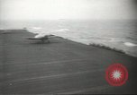 Standbild Träger Flugzeug Pazifik, 1945, aus Sekunde 59 historischem Filmmaterial Videoclip 65675059156