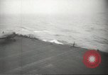 Standbild Träger Flugzeug Pazifik, 1945, aus Sekunde 60 historischem Filmmaterial Videoclip 65675059156