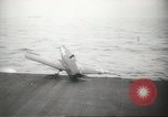 Standbild Träger Flugzeug Pazifik, 1945, aus Sekunde 62 historischem Filmmaterial Videoclip 65675059156