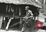 Standbild USA Soldaten New Guinea, 1944, aus Sekunde 3 historischem Filmmaterial Videoclip 65675059164