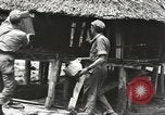 Standbild USA Soldaten New Guinea, 1944, aus Sekunde 4 historischem Filmmaterial Videoclip 65675059164