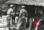 Standbild USA Soldaten New Guinea, 1944, aus Sekunde 7 historischem Filmmaterial Videoclip 65675059164