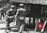Standbild USA Soldaten New Guinea, 1944, aus Sekunde 8 historischem Filmmaterial Videoclip 65675059164
