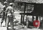 Standbild USA Soldaten New Guinea, 1944, aus Sekunde 11 historischem Filmmaterial Videoclip 65675059164