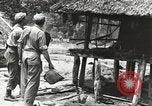 Standbild USA Soldaten New Guinea, 1944, aus Sekunde 12 historischem Filmmaterial Videoclip 65675059164
