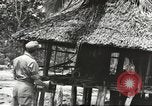 Standbild USA Soldaten New Guinea, 1944, aus Sekunde 16 historischem Filmmaterial Videoclip 65675059164