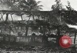 Standbild USA Soldaten New Guinea, 1944, aus Sekunde 24 historischem Filmmaterial Videoclip 65675059164