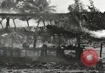 Standbild USA Soldaten New Guinea, 1944, aus Sekunde 29 historischem Filmmaterial Videoclip 65675059164