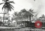 Standbild USA Soldaten New Guinea, 1944, aus Sekunde 42 historischem Filmmaterial Videoclip 65675059164