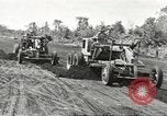 Standbild Landebahn New Guinea, 1944, aus Sekunde 8 historischem Filmmaterial Videoclip 65675059165