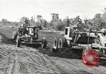 Standbild Landebahn New Guinea, 1944, aus Sekunde 11 historischem Filmmaterial Videoclip 65675059165