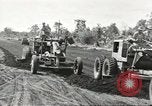 Standbild Landebahn New Guinea, 1944, aus Sekunde 14 historischem Filmmaterial Videoclip 65675059165