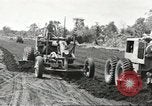Standbild Landebahn New Guinea, 1944, aus Sekunde 16 historischem Filmmaterial Videoclip 65675059165
