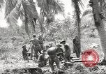Standbild Australische Soldaten Zweiten Weltkrieg Dschungel zu bekämpfen Tarakan Borneo Indonesien, 1945, aus Sekunde 3 historischem Filmmaterial Videoclip 65675059180
