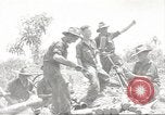 Standbild Australische Soldaten Zweiten Weltkrieg Dschungel zu bekämpfen Tarakan Borneo Indonesien, 1945, aus Sekunde 10 historischem Filmmaterial Videoclip 65675059180