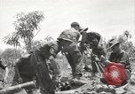 Standbild Australische Soldaten Zweiten Weltkrieg Dschungel zu bekämpfen Tarakan Borneo Indonesien, 1945, aus Sekunde 16 historischem Filmmaterial Videoclip 65675059180