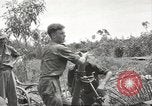 Standbild Australische Soldaten Zweiten Weltkrieg Dschungel zu bekämpfen Tarakan Borneo Indonesien, 1945, aus Sekunde 18 historischem Filmmaterial Videoclip 65675059180