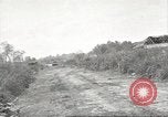 Standbild Australische Soldaten Zweiten Weltkrieg Dschungel zu bekämpfen Tarakan Borneo Indonesien, 1945, aus Sekunde 45 historischem Filmmaterial Videoclip 65675059180