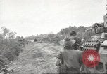Standbild Australische Soldaten Zweiten Weltkrieg Dschungel zu bekämpfen Tarakan Borneo Indonesien, 1945, aus Sekunde 48 historischem Filmmaterial Videoclip 65675059180
