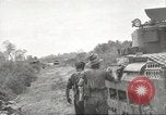 Standbild Australische Soldaten Zweiten Weltkrieg Dschungel zu bekämpfen Tarakan Borneo Indonesien, 1945, aus Sekunde 49 historischem Filmmaterial Videoclip 65675059180