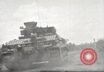 Standbild Australische Soldaten Zweiten Weltkrieg Dschungel zu bekämpfen Tarakan Borneo Indonesien, 1945, aus Sekunde 53 historischem Filmmaterial Videoclip 65675059180