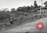 Image Les soldats australiens en combat Seconde Guerre Mondiale Tarkan Bornéo indonésien, 1945, de la seconde 37 séquences d'archives historiques vidéo 65675059181