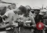 Standbild Alliierten Gefangenen Cabanatuan Philippinen, 1945, aus Sekunde 15 historischem Filmmaterial Videoclip 65675059190