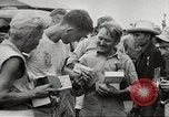 Standbild Alliierten Gefangenen Cabanatuan Philippinen, 1945, aus Sekunde 16 historischem Filmmaterial Videoclip 65675059190