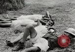 Standbild Alliierten Gefangenen Cabanatuan Philippinen, 1945, aus Sekunde 19 historischem Filmmaterial Videoclip 65675059190