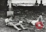 Standbild Alliierten Gefangenen Cabanatuan Philippinen, 1945, aus Sekunde 23 historischem Filmmaterial Videoclip 65675059190