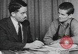 Standbild Antioch College work-Study Program New York City USA, 1942, aus Sekunde 56 historischem Filmmaterial Videoclip 65675059210