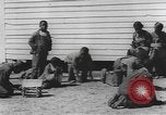 Standbild Afrikanische amerikanische Mädchen weben Körbe United States USA, 1940, aus Sekunde 12 historischem Filmmaterial Videoclip 65675059218