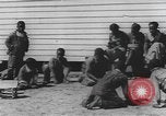 Standbild Afrikanische amerikanische Mädchen weben Körbe United States USA, 1940, aus Sekunde 14 historischem Filmmaterial Videoclip 65675059218