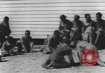 Standbild Afrikanische amerikanische Mädchen weben Körbe United States USA, 1940, aus Sekunde 15 historischem Filmmaterial Videoclip 65675059218