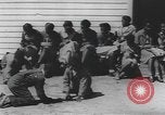 Standbild Afrikanische amerikanische Mädchen weben Körbe United States USA, 1940, aus Sekunde 19 historischem Filmmaterial Videoclip 65675059218