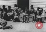 Standbild Afrikanische amerikanische Mädchen weben Körbe United States USA, 1940, aus Sekunde 23 historischem Filmmaterial Videoclip 65675059218