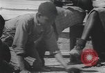 Standbild Afrikanische amerikanische Mädchen weben Körbe United States USA, 1940, aus Sekunde 35 historischem Filmmaterial Videoclip 65675059218