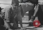 Standbild Afrikanische amerikanische Mädchen weben Körbe United States USA, 1940, aus Sekunde 37 historischem Filmmaterial Videoclip 65675059218