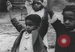 Standbild Afrikanische amerikanische Kinder trainieren und spielen Instrumente Alabama United States USA, 1940, aus Sekunde 19 historischem Filmmaterial Videoclip 65675059219