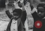 Standbild Afrikanische amerikanische Kinder trainieren und spielen Instrumente Alabama United States USA, 1940, aus Sekunde 24 historischem Filmmaterial Videoclip 65675059219