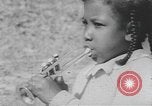 Standbild Afrikanische amerikanische Kinder trainieren und spielen Instrumente Alabama United States USA, 1940, aus Sekunde 37 historischem Filmmaterial Videoclip 65675059219