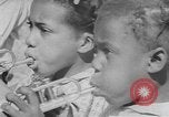 Standbild Afrikanische amerikanische Kinder trainieren und spielen Instrumente Alabama United States USA, 1940, aus Sekunde 39 historischem Filmmaterial Videoclip 65675059219
