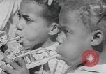Standbild Afrikanische amerikanische Kinder trainieren und spielen Instrumente Alabama United States USA, 1940, aus Sekunde 43 historischem Filmmaterial Videoclip 65675059219