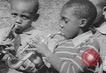 Standbild Afrikanische amerikanische Kinder trainieren und spielen Instrumente Alabama United States USA, 1940, aus Sekunde 46 historischem Filmmaterial Videoclip 65675059219