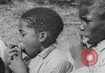 Standbild Afrikanische amerikanische Kinder trainieren und spielen Instrumente Alabama United States USA, 1940, aus Sekunde 59 historischem Filmmaterial Videoclip 65675059219