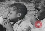 Standbild Afrikanische amerikanische Kinder trainieren und spielen Instrumente Alabama United States USA, 1940, aus Sekunde 62 historischem Filmmaterial Videoclip 65675059219