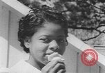Standbild Afrikanische amerikanische Volk Picknick United States USA, 1940, aus Sekunde 15 historischem Filmmaterial Videoclip 65675059224