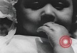 Standbild Afrikanische amerikanische Volk Picknick United States USA, 1940, aus Sekunde 57 historischem Filmmaterial Videoclip 65675059224