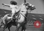 Image rodeo avec Gloria Jean Los Angeles California USA, 1944, de la seconde 17 séquences d'archives historiques vidéo 65675059242