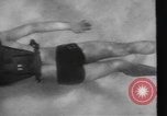 Standbild Underwater Training Nassau Bahamas, 1945, aus Sekunde 33 historischem Filmmaterial Videoclip 65675059243